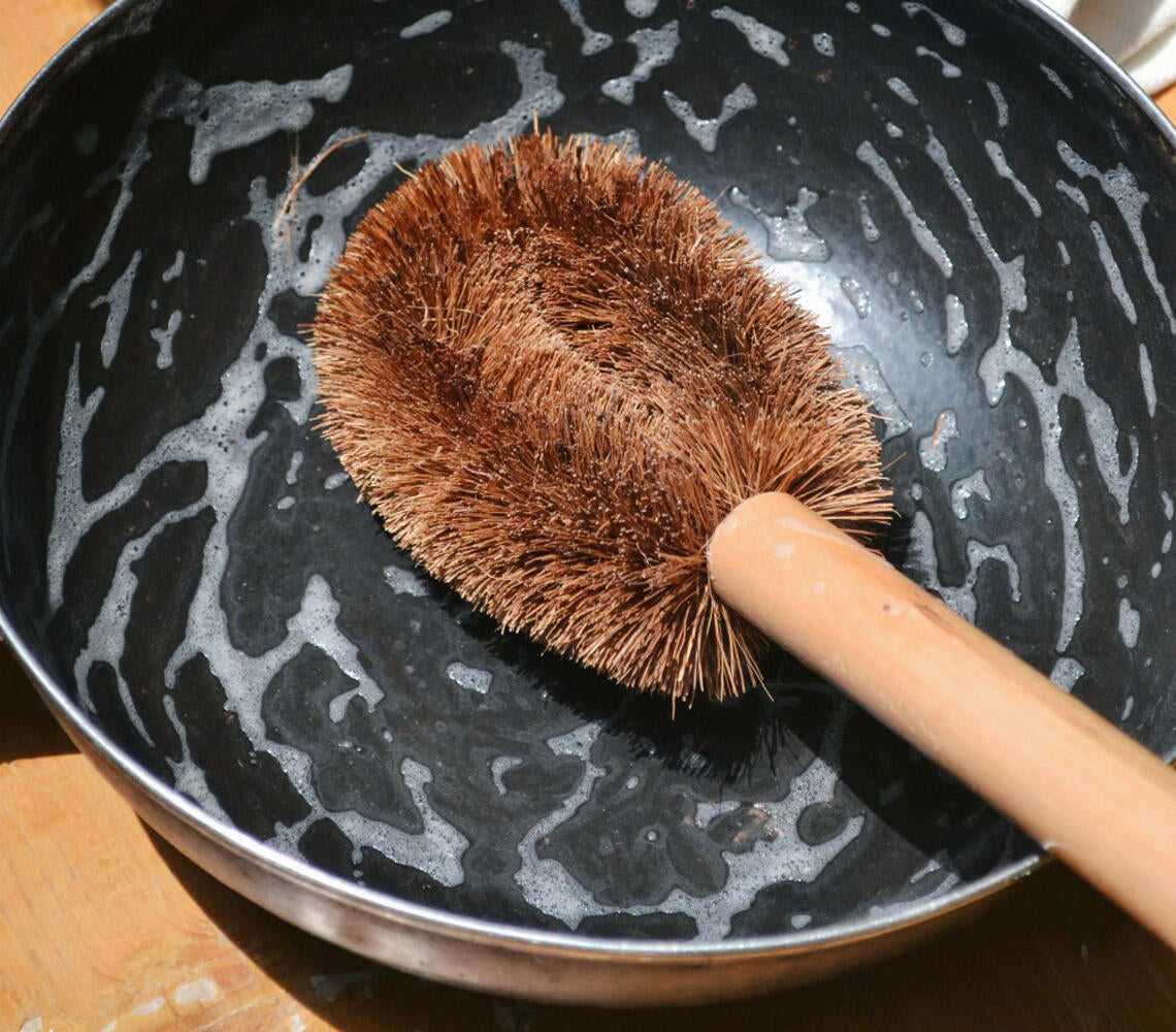 Handmade Coconut Fiber Long Handle Vegetable Scrub